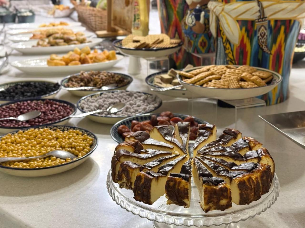 Emirhan Hotel Самарканд Екстериор снимка